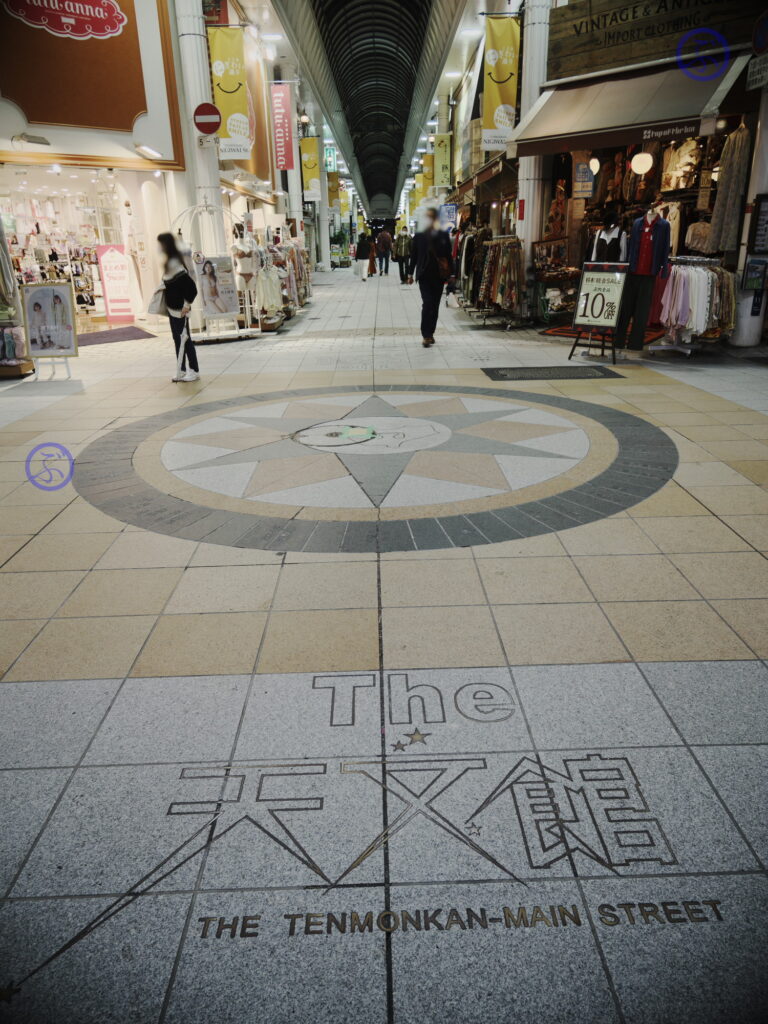 天文館本通りの床面にはこのような★が