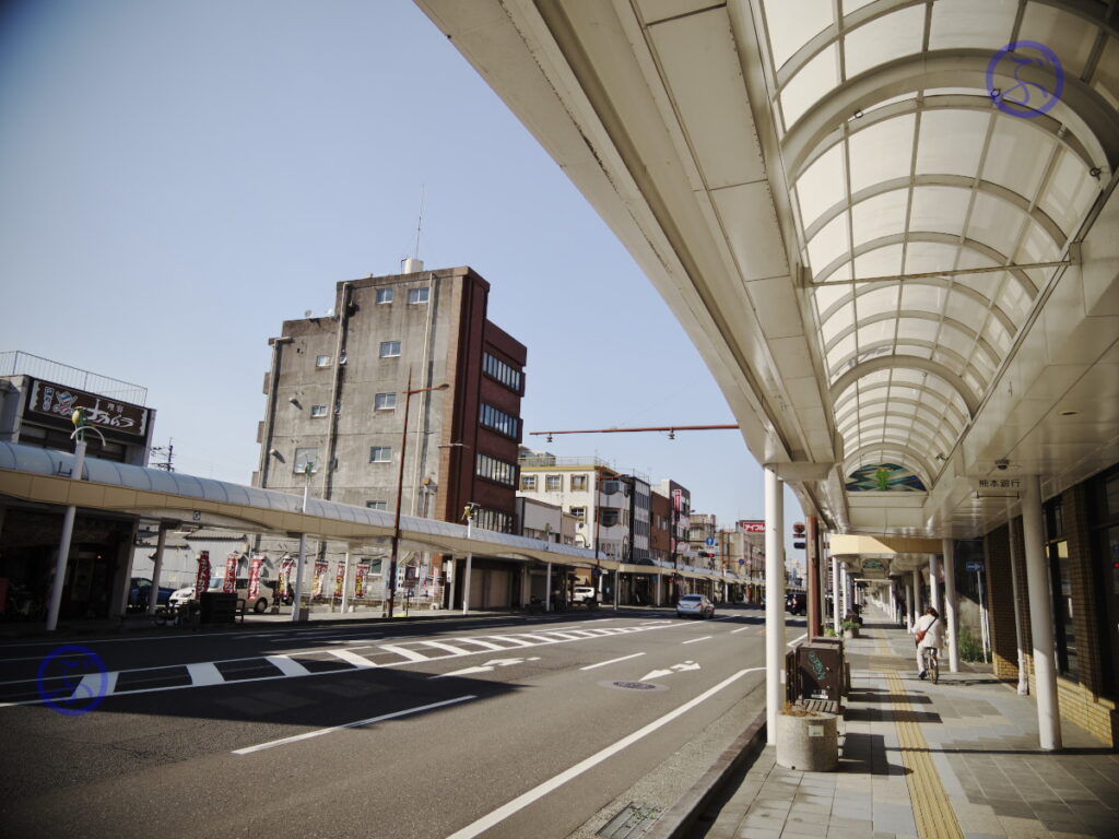 国道3号の両側につらなる太平橋通り商店街Ｇモール